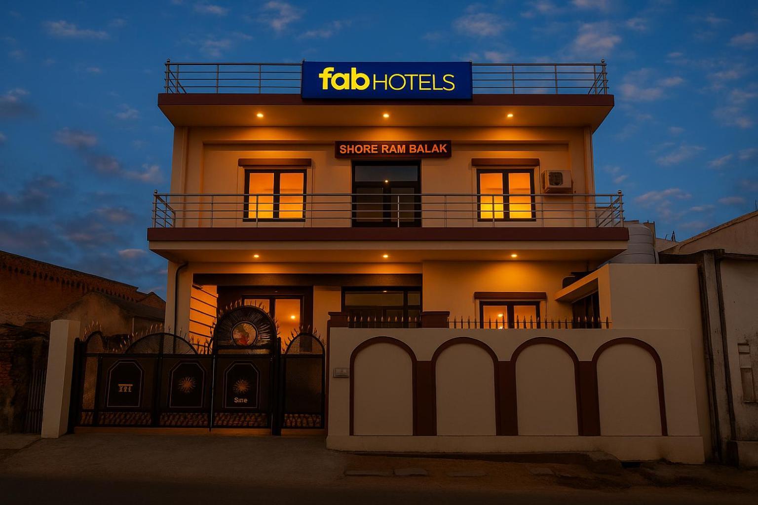 Fabexpress Awadh Inn - 400M From Shri Ram Janam Bhumi Ayodhya Bagian luar foto